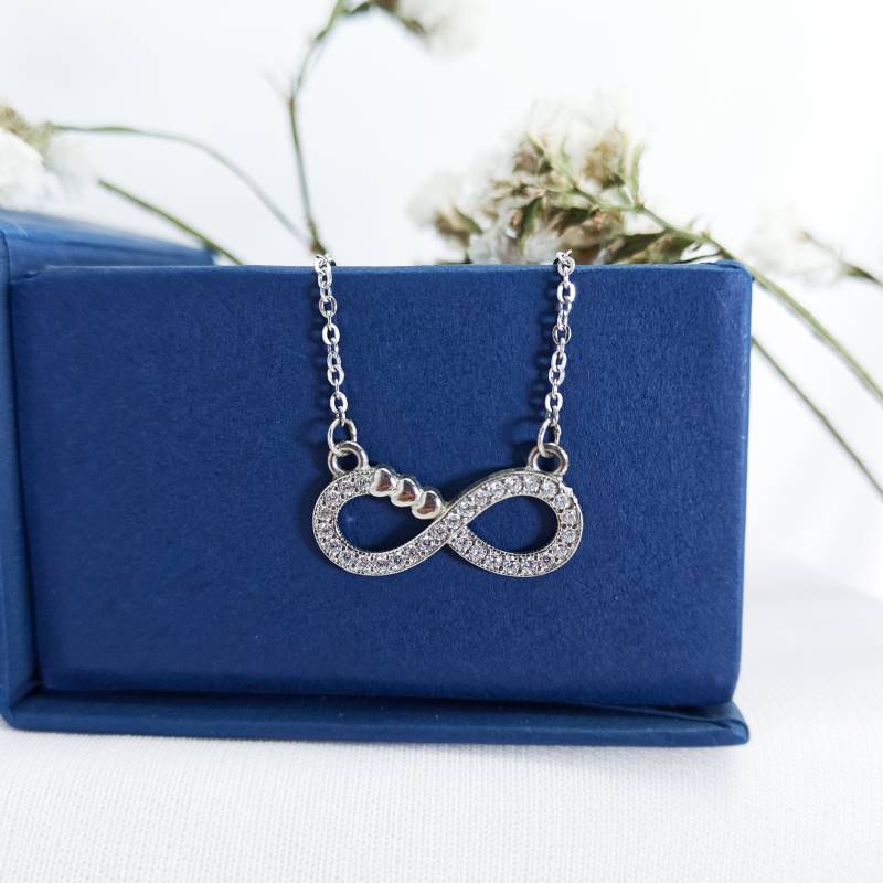 Philip Jones Collana Infinity Heart Placcata Argento Con Cristalli Zircondia, Gioiello Elegante In Sacchetto Regalo Di Lusso